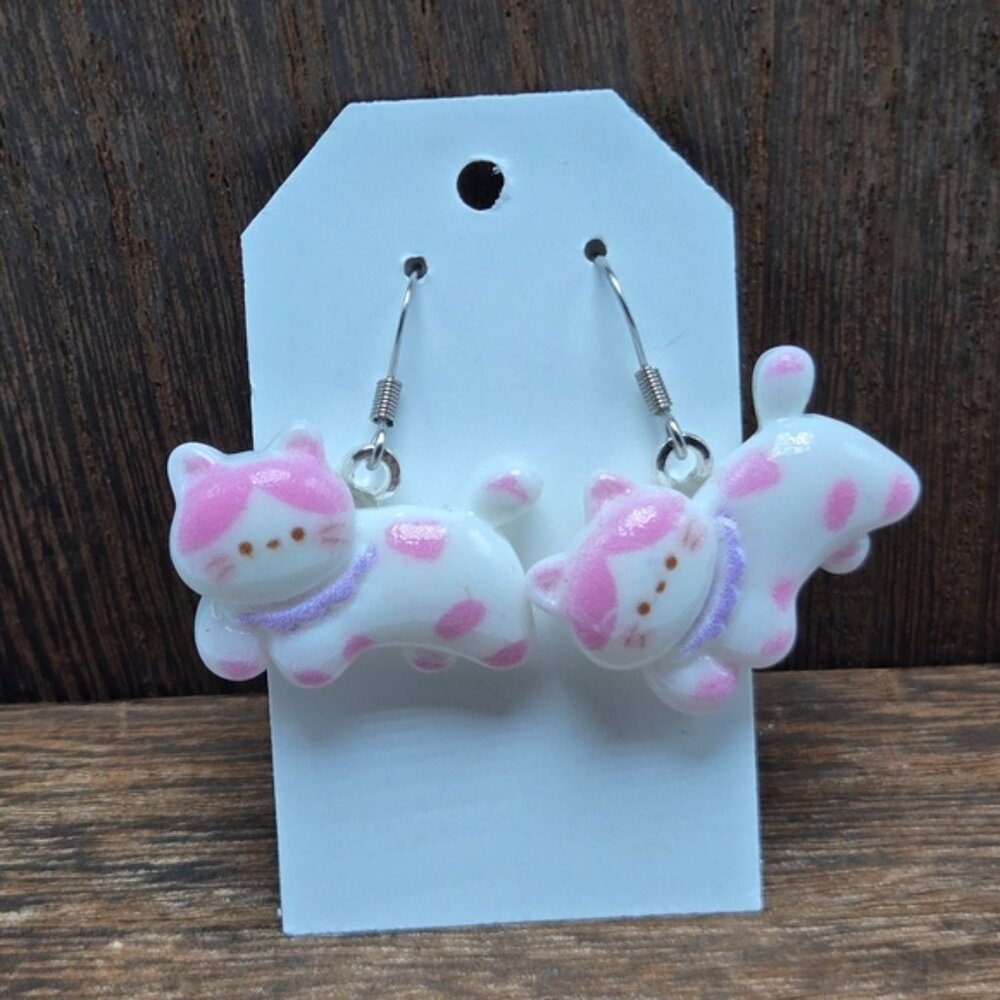 NWT Pink Spotted Cat Earrings Pierced White Cat Lady Dangle Drop Jewelry Light